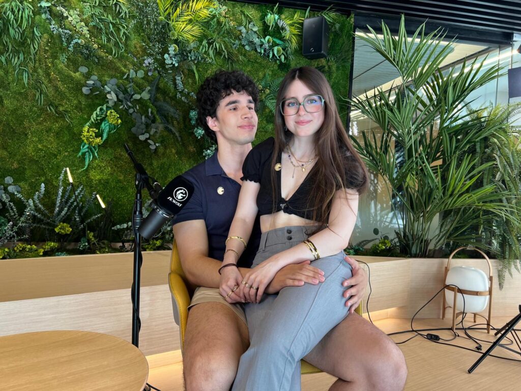 La influencer Tiktokera Roro visita a Juan Ramón Lucas
