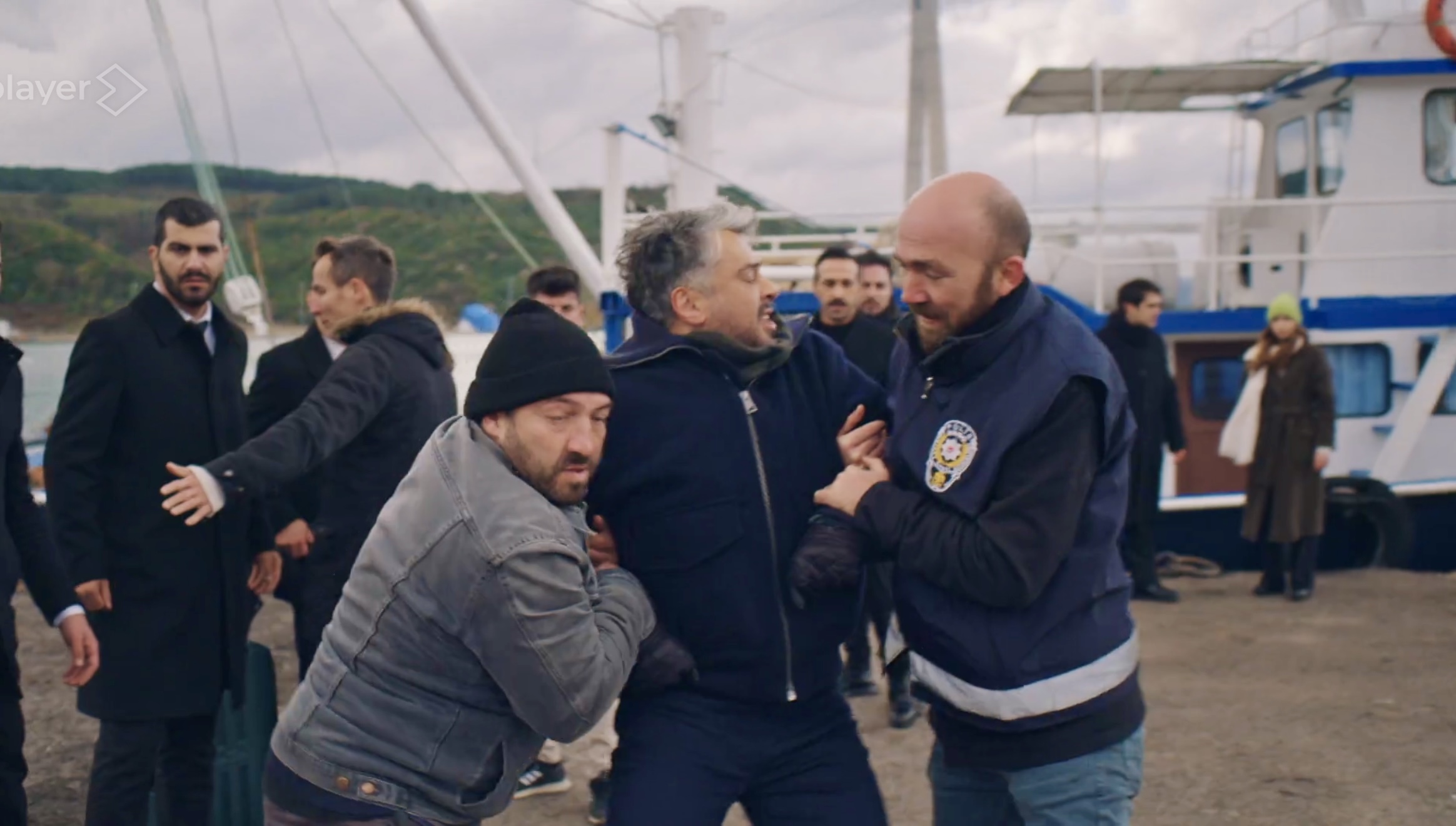 Avance “Una nueva vida” (28 de septiembre): Seyran entrega a Orhan a la policía